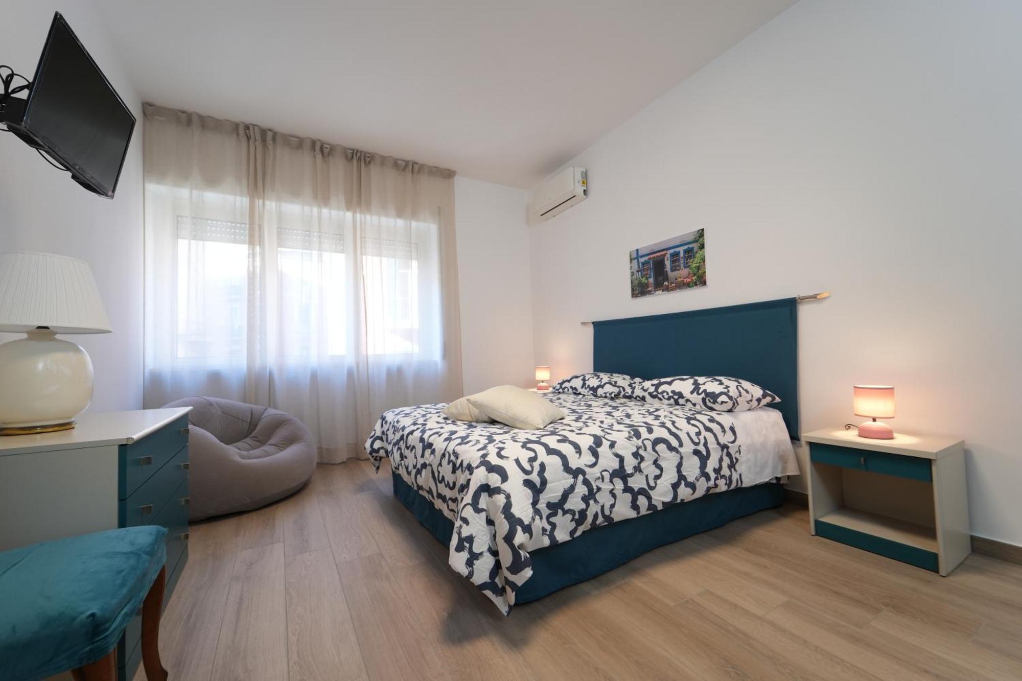Panorama Vesuvius Affittacamere Guesthouse With Lift Near To Subway In Napoli Center Exteriör bild